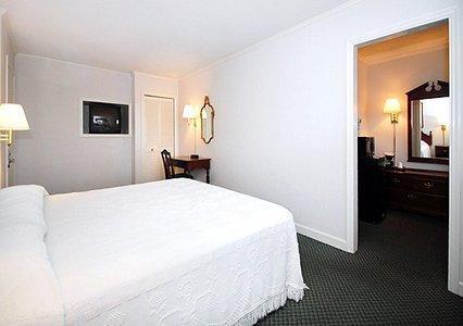 Ambassador Inn Феєтвілл Номер фото