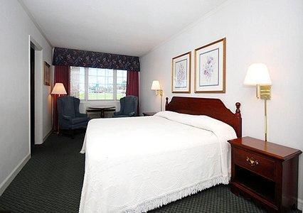 Ambassador Inn Феєтвілл Номер фото
